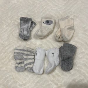 Gap 3-6m Set of Baby Socks in Gray and White